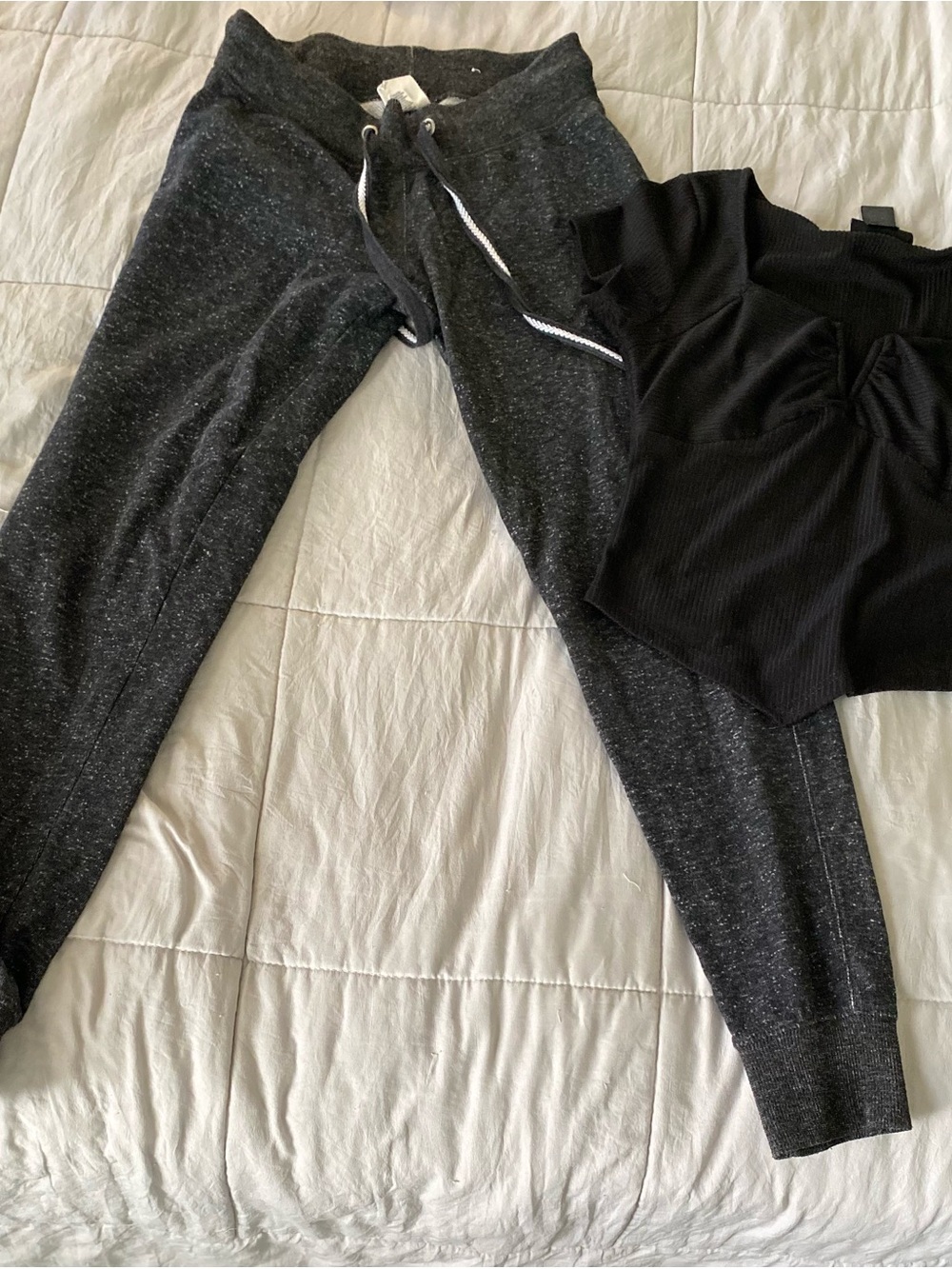 Set. Reflex women’s Heather Charcoal Joggers - Dark Gray whith top